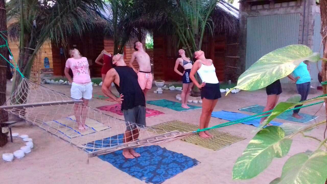 Shriadinath-hatha-tantra-yoga-in-khajuraho-india